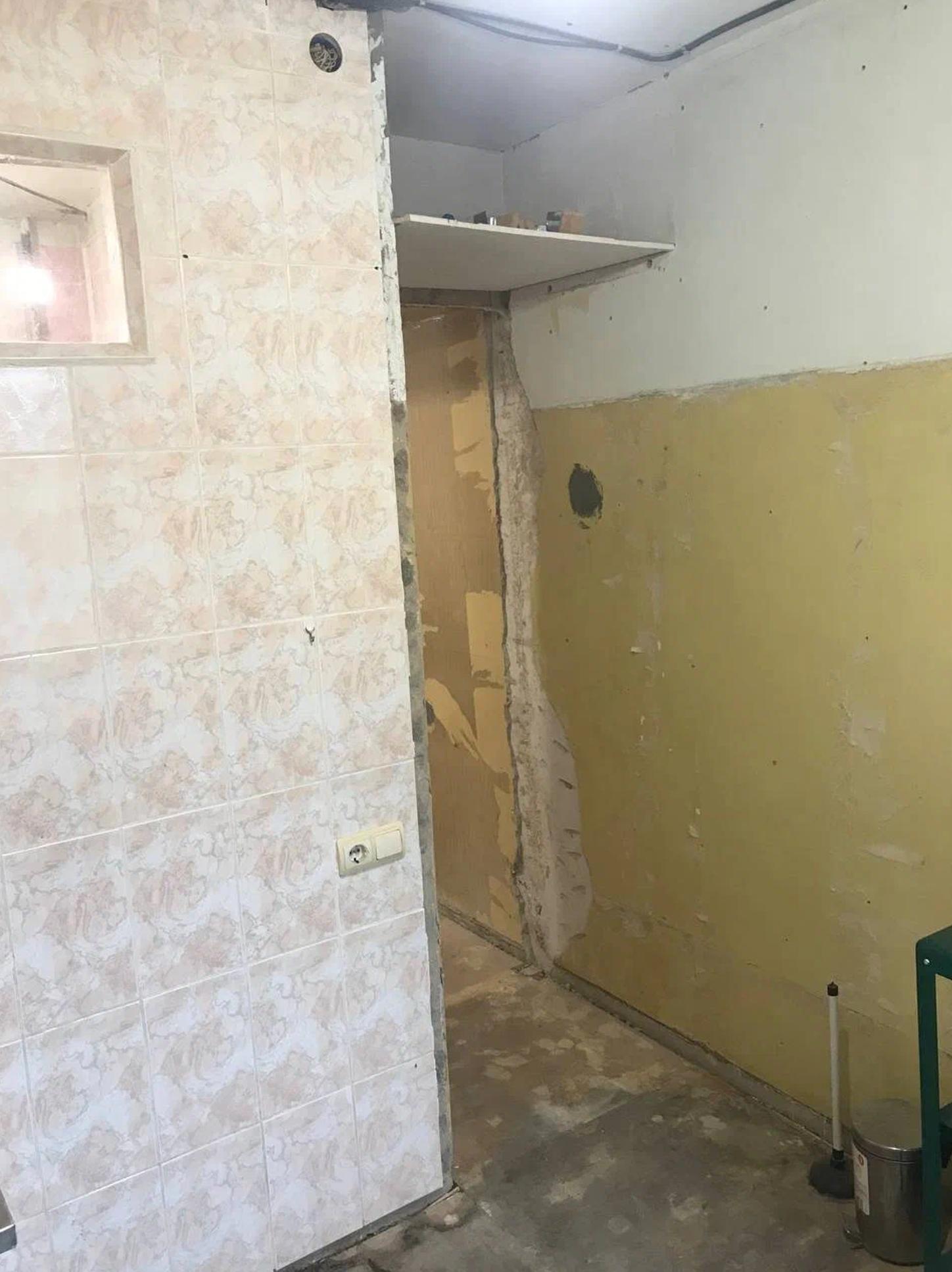 Демонтаж перегородки санузла до ремонта